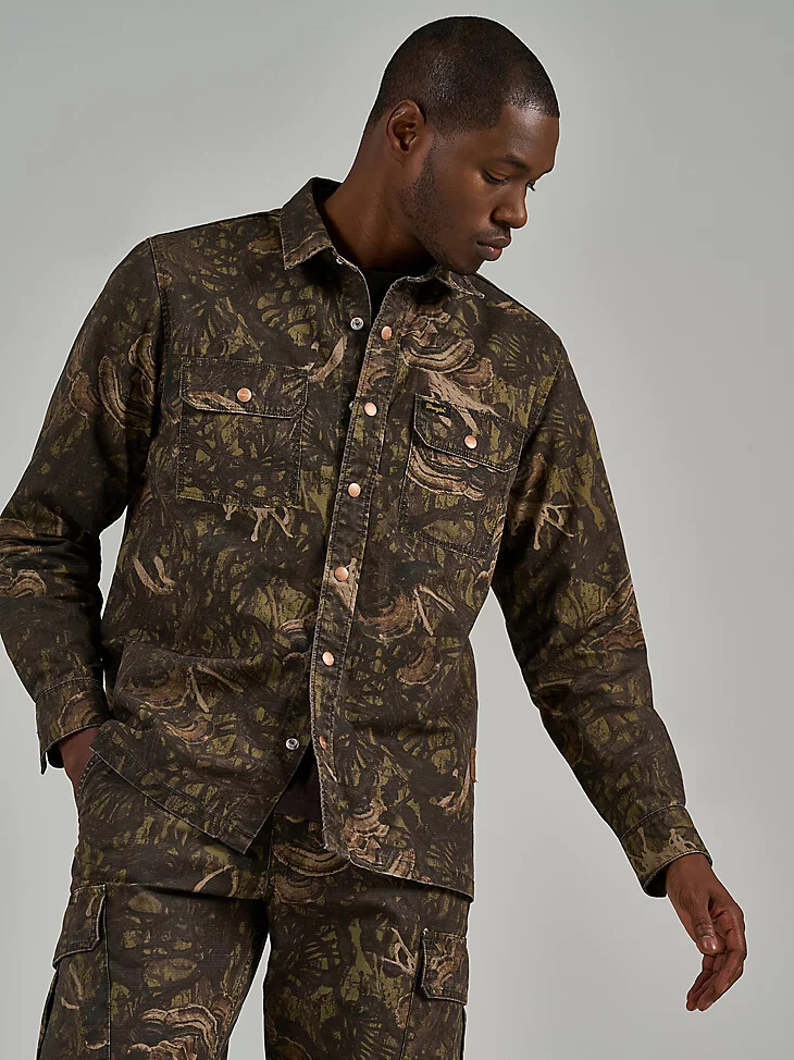 camisa de camuflaje cordyceps de wrangler x the last of us