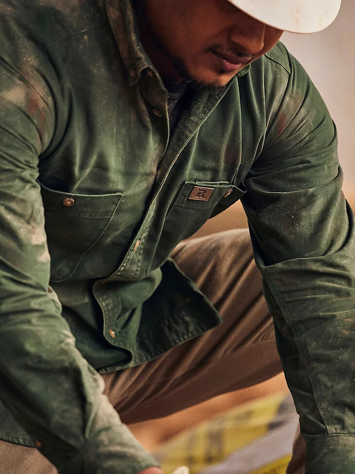 camisa de trabajo de sarga lisa con botones y manga larga wrangler riggs workwear verde bosque