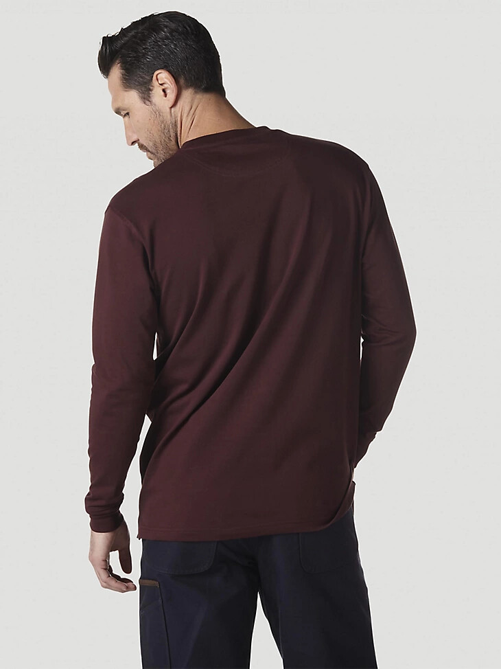 camiseta de manga larga con bolsillo wrangler riggs workwear color burdeos