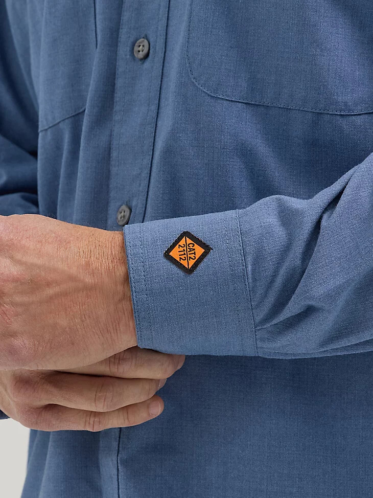 camisa de trabajo wrangler fr riggs con bolsillo de solapa resistente al fuego color azul claro