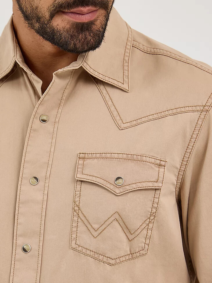 camisa vaquera wrangler retro premium de sarga teñida con pigmentos con broches color tostado