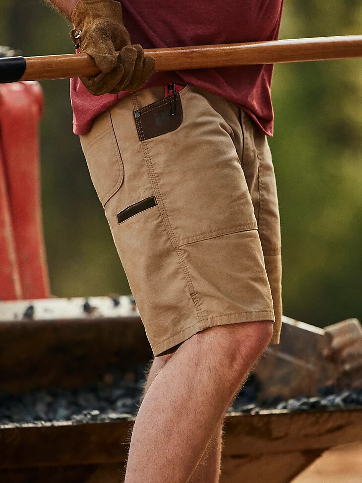 pantalón corto de trabajo wrangler riggs workwear de corte regular color caqui dorado