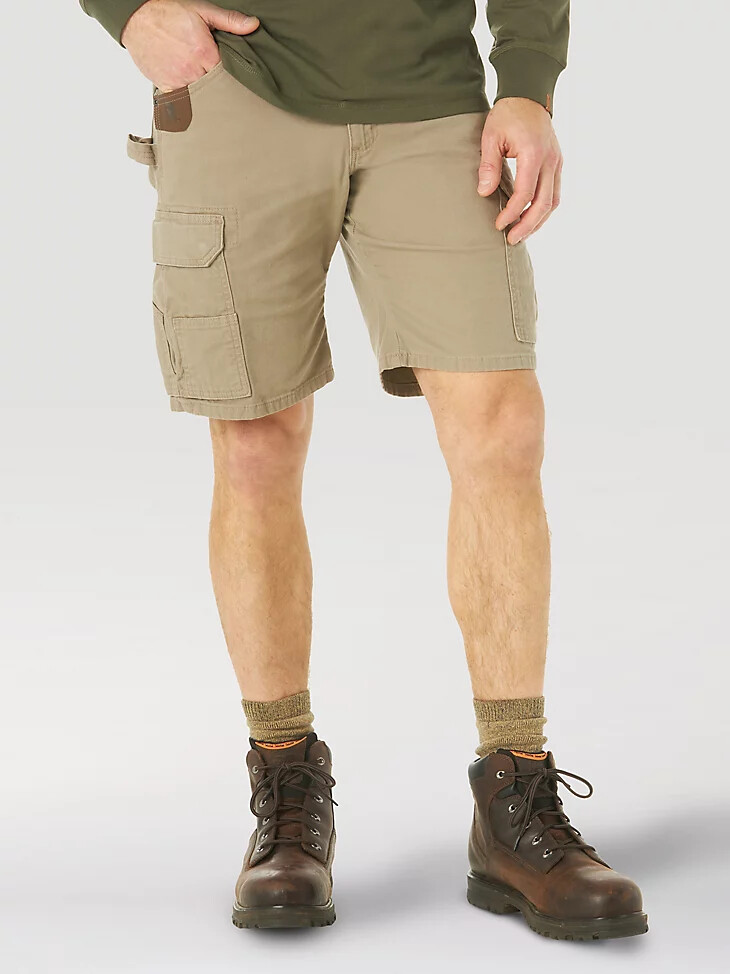 pantalón corto cargo elástico ranger de wrangler riggs workwear color caqui oscuro