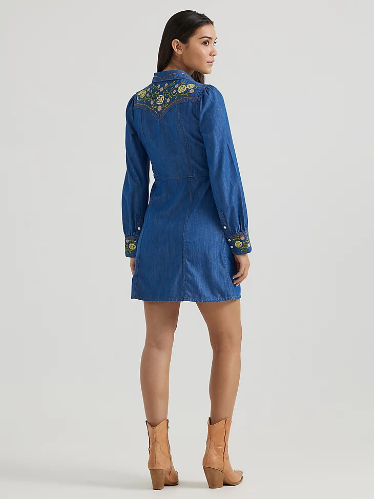 vestido bordado wrangler x yellow rose de kendra scott con lavado medio
