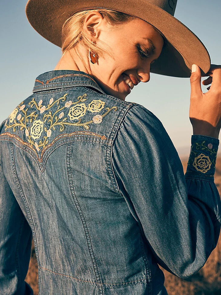 vestido bordado wrangler x yellow rose de kendra scott con lavado medio
