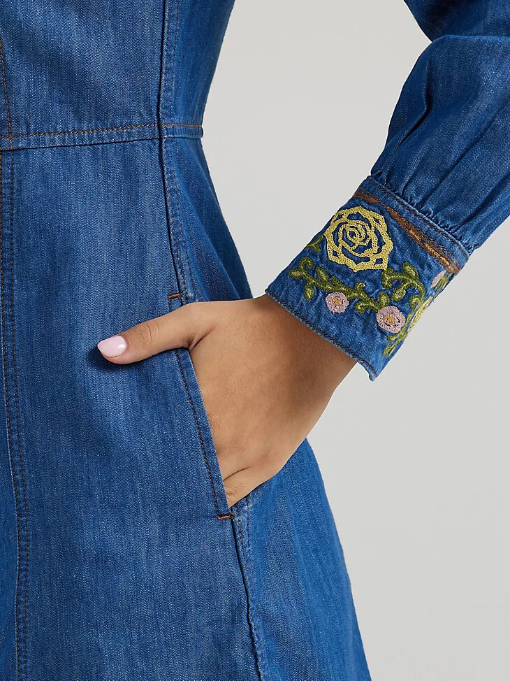 vestido bordado wrangler x yellow rose de kendra scott con lavado medio
