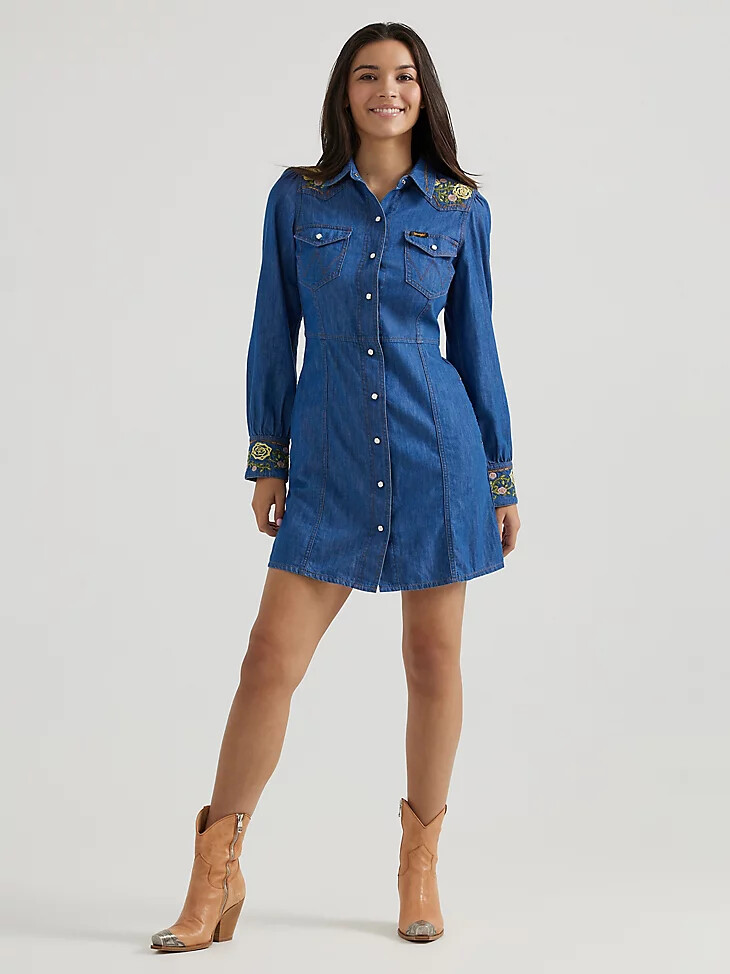 vestido bordado wrangler x yellow rose de kendra scott con lavado medio