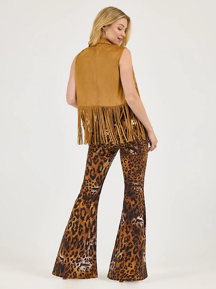 chaleco con flecos para festivales wrangler x lainey wilson color marrón hueso