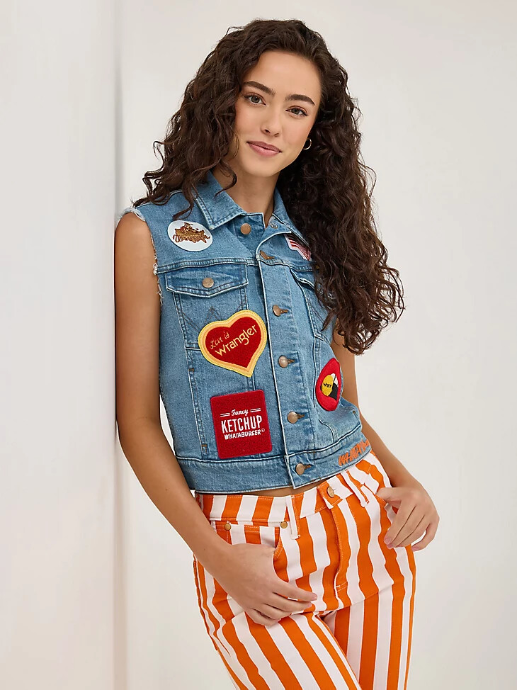 chaleco cortado para mujer wrangler x whataburger lavado al sol