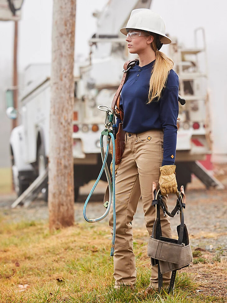pantalón utilitario ignífugo wrangler fr para mujer color caqui dorado