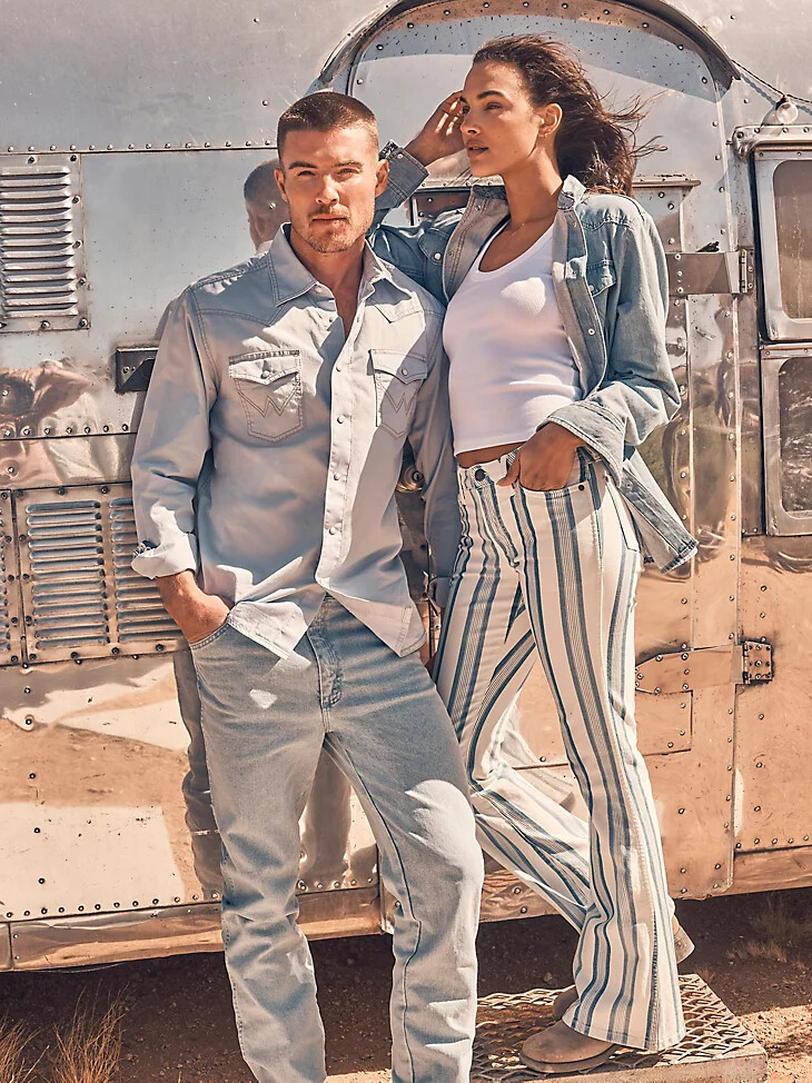 jean acampanado de tiro alto con rayas bailey de wrangler retro para mujer gabby