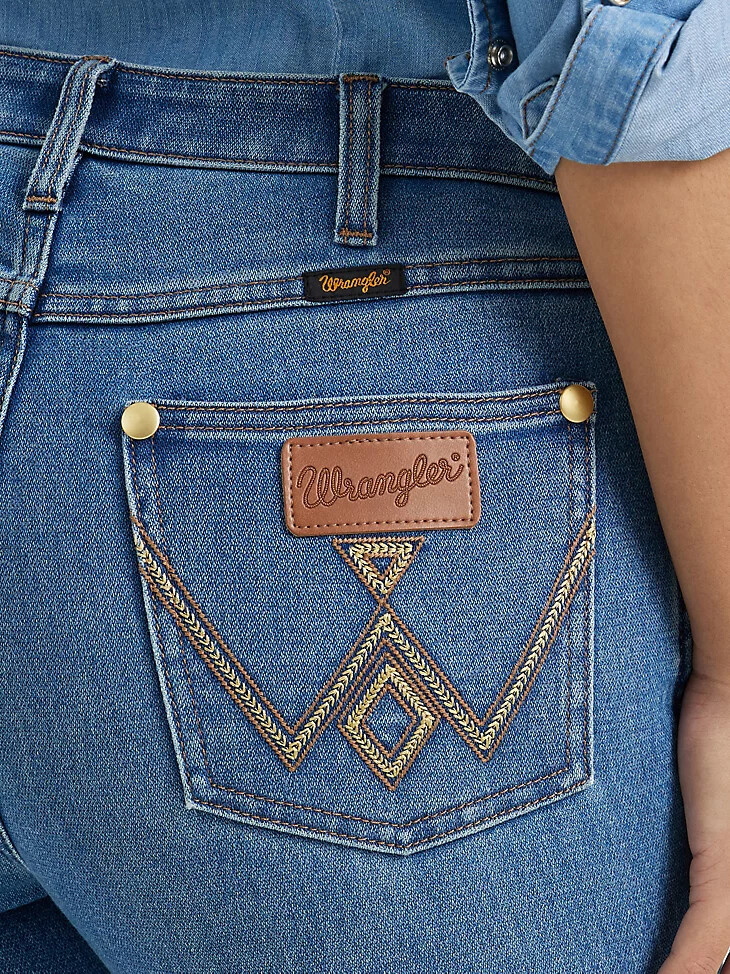 wrangler x yellow rose by kendra scott jeans de corte bota con lavado medio