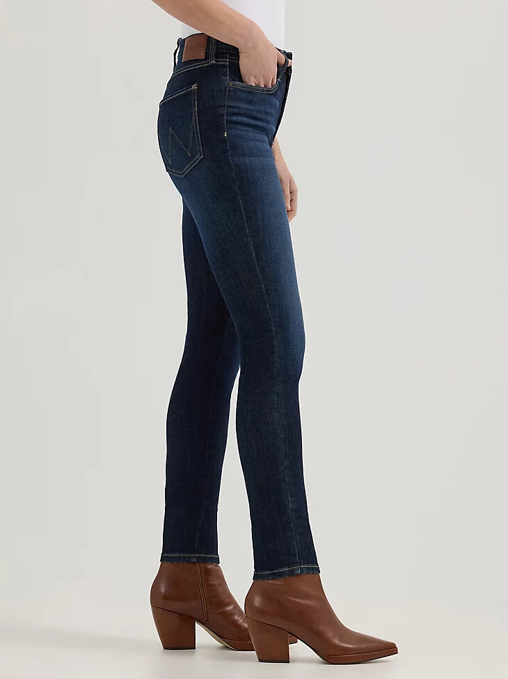 vaqueros ajustados de tiro alto wrangler bespoke para mujer rae