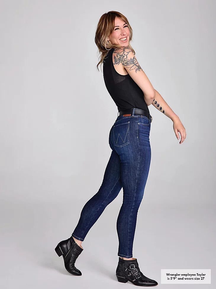 vaqueros ajustados de tiro alto wrangler bespoke para mujer rae