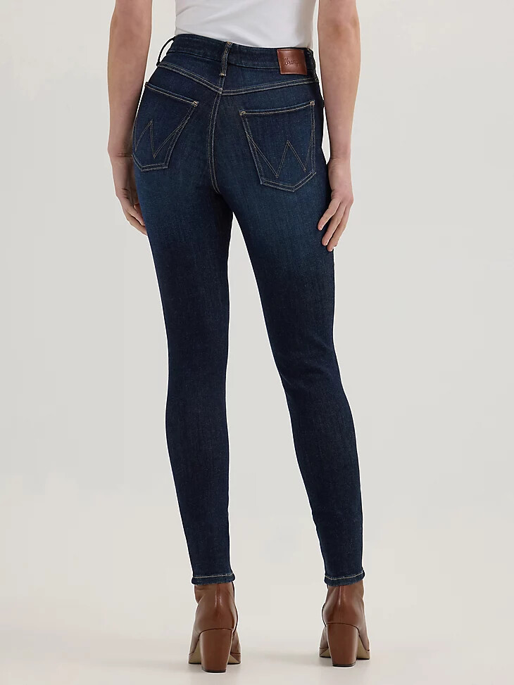 vaqueros ajustados de tiro alto wrangler bespoke para mujer rae