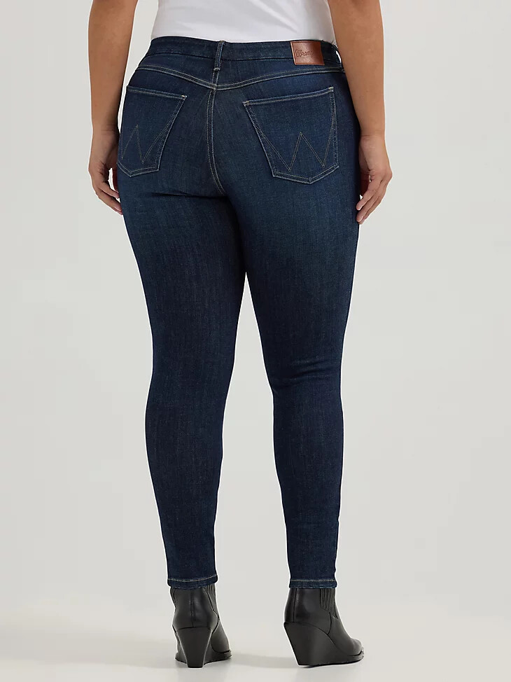vaqueros ajustados de tiro alto wrangler bespoke para mujer rae