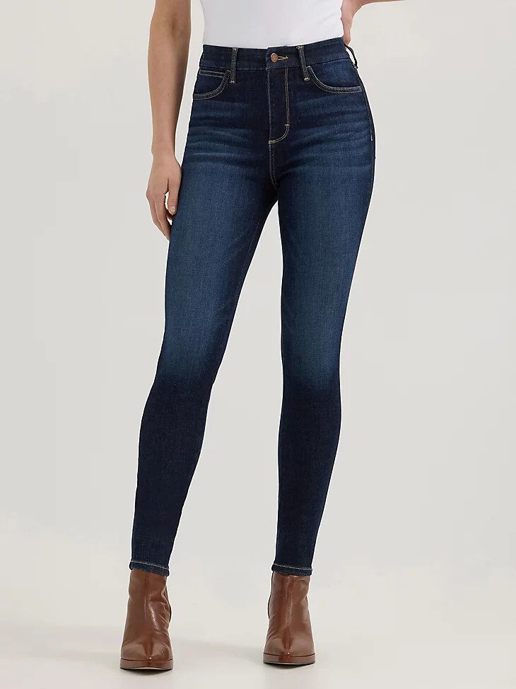 vaqueros ajustados de tiro alto wrangler bespoke para mujer rae
