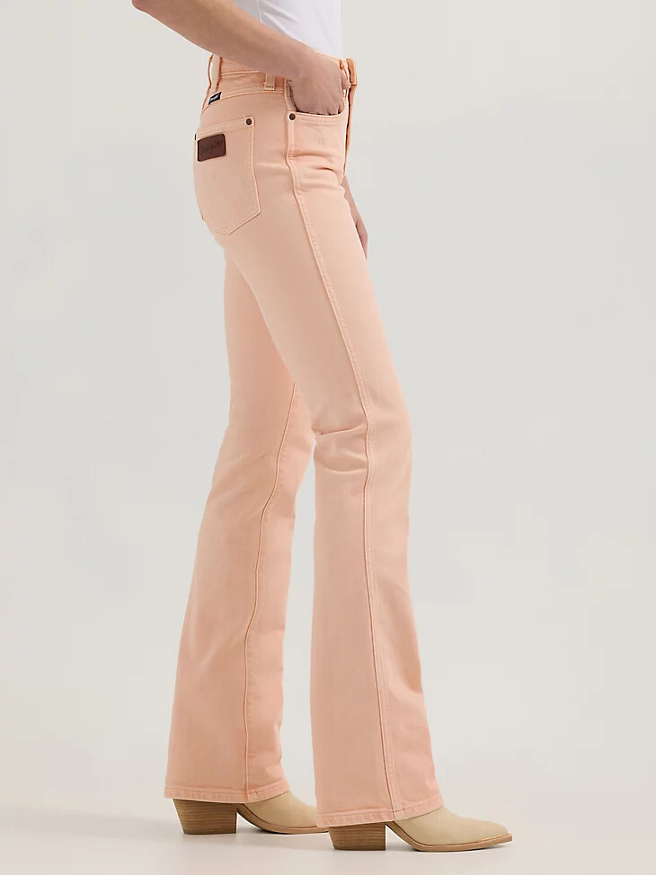 vaqueros wrangler retro bailey de tiro alto con lavado de color y corte acampanado para mujer audrey