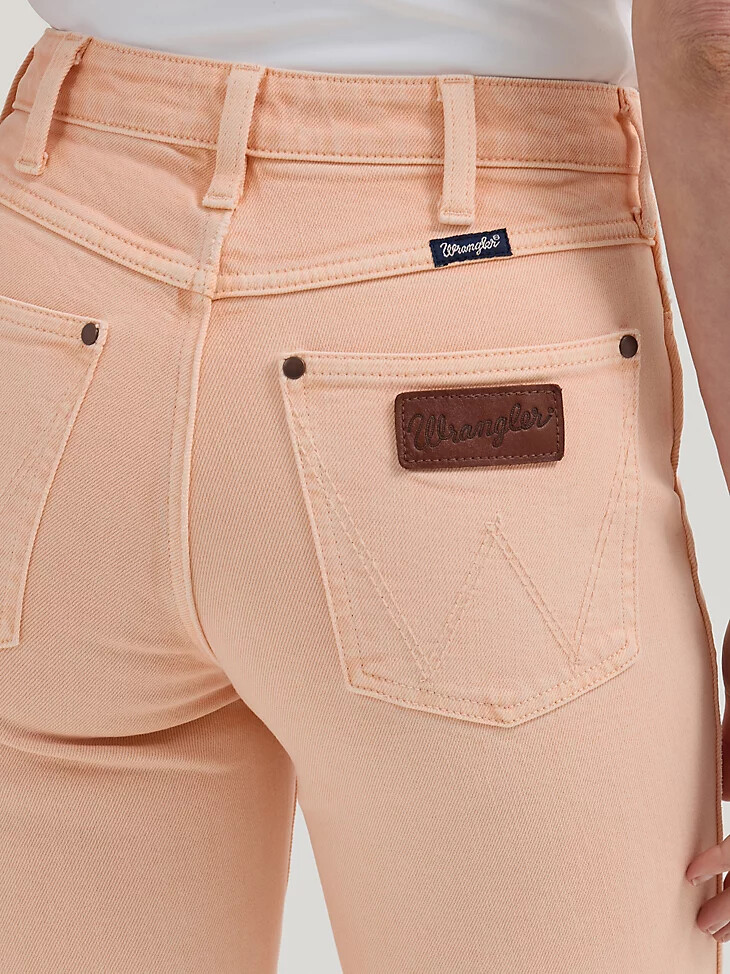 vaqueros wrangler retro bailey de tiro alto con lavado de color y corte acampanado para mujer audrey