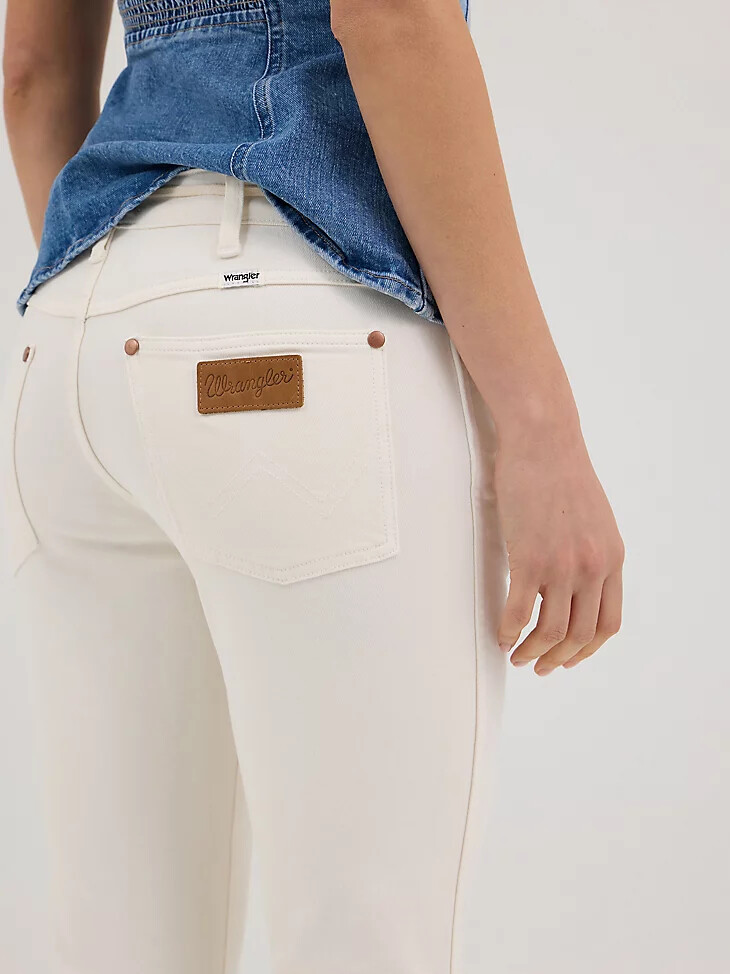 vaqueros de corte bota para mujer desgastados en blanco