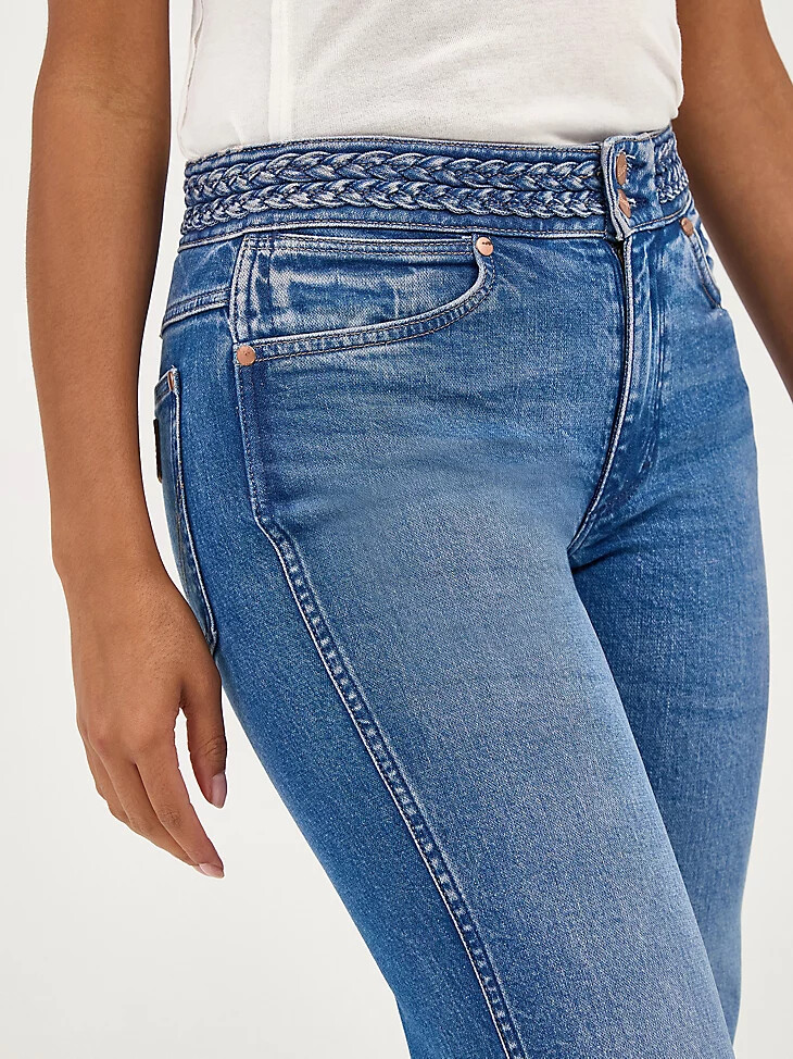 vaqueros acampanados trenzados para mujer en color zafiro suave