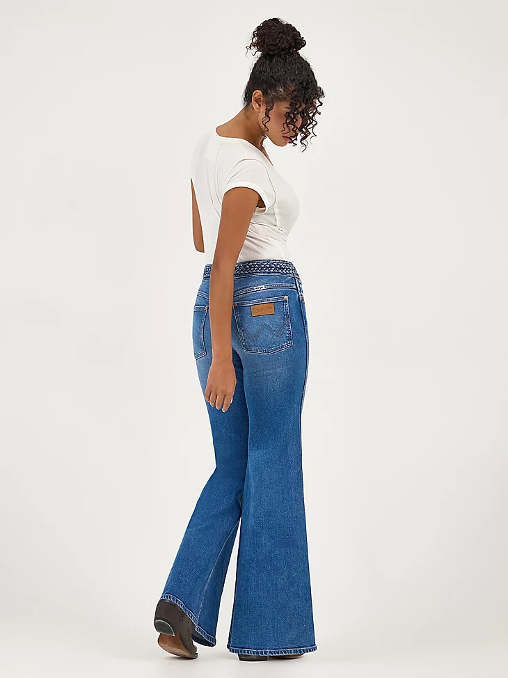 vaqueros acampanados trenzados para mujer en color zafiro suave