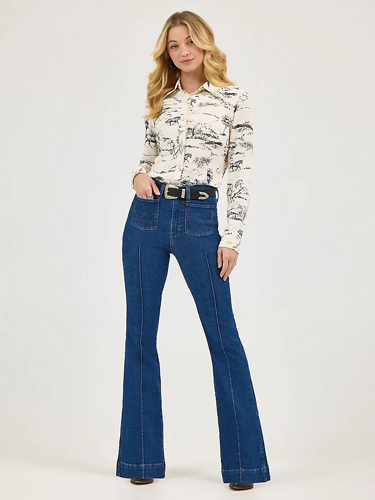 vaqueros acampanados con espalda descubierta wrangler x lainey wilson con lavado moonlight