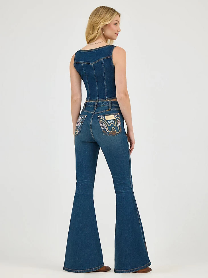 pantalones de campana bordados con lavado bohemio de wrangler x lainey wilson