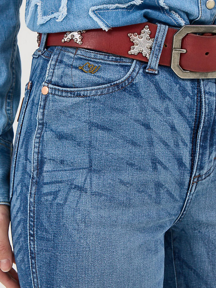 pantalones de campana rockstar de wrangler x lainey wilson con lavado medio