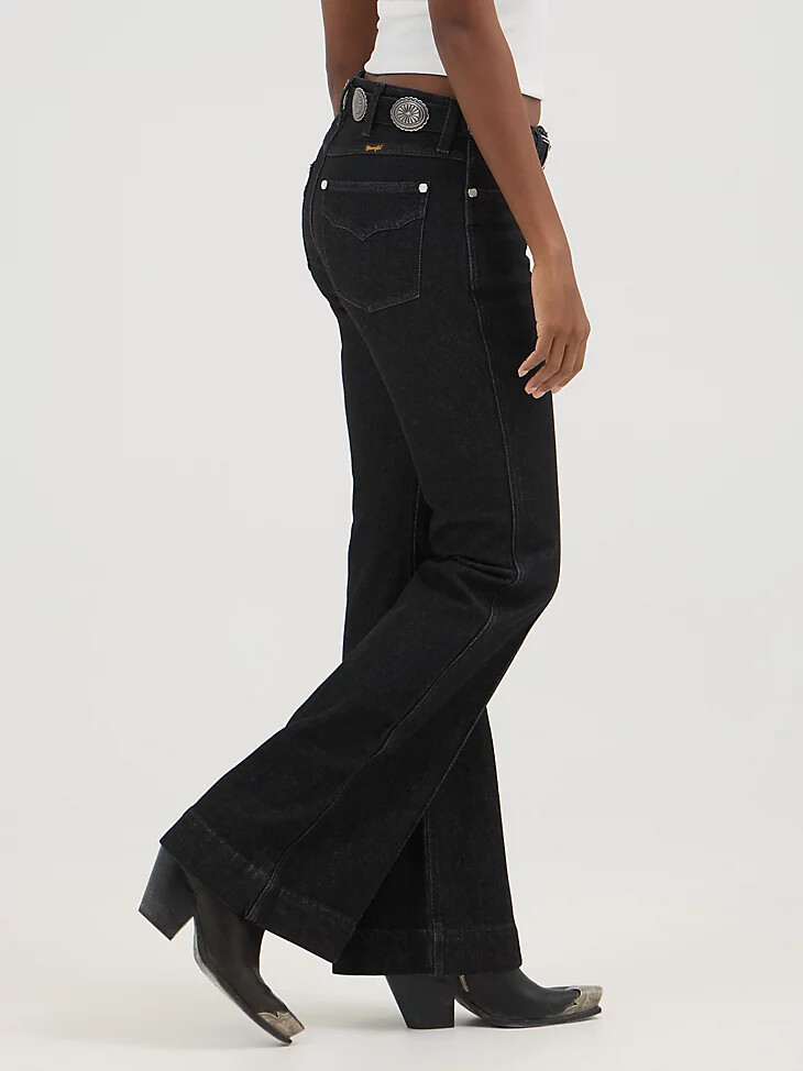 pantalón de tiro alto negro wrangler x yellow rose by kendra scott