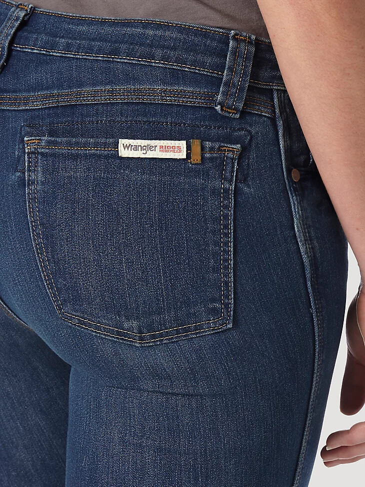 vaqueros de trabajo wrangler riggs workwear bootcut para mujer color piedra claro