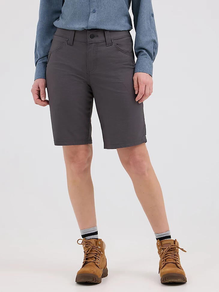 pantalón corto técnico de carpintero wrangler riggs workwear para mujer color gris y raya diplomática
