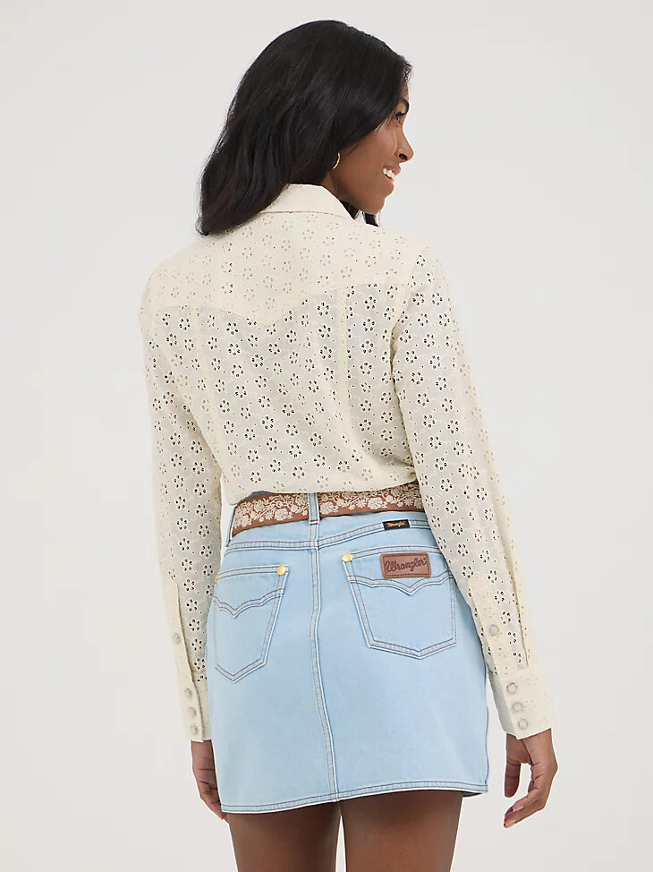 camisa con broches de perlas wrangler x yellow rose de kendra scott cloud dancer