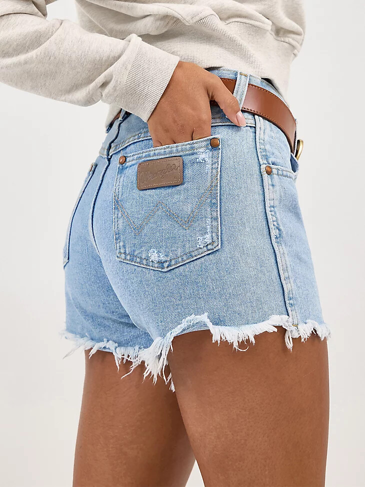 pantalón corto renovado para mujer en color piedra clara
