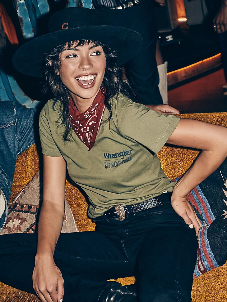 camiseta de cuello en v para mujer wrangler x buffalo trace color verde kentucky