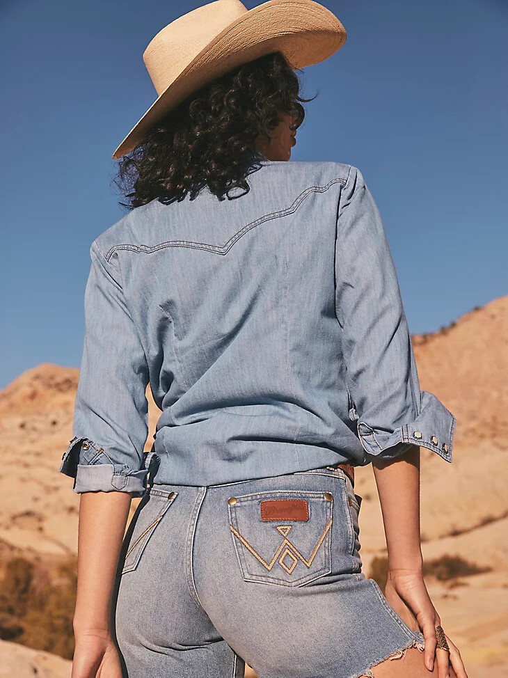 camisa vaquera wrangler x yellow rose by kendra scott con lavado medio