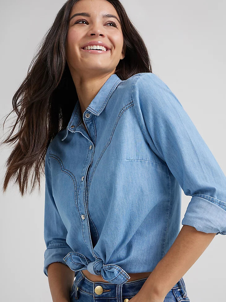 camisa vaquera wrangler x yellow rose by kendra scott con lavado medio