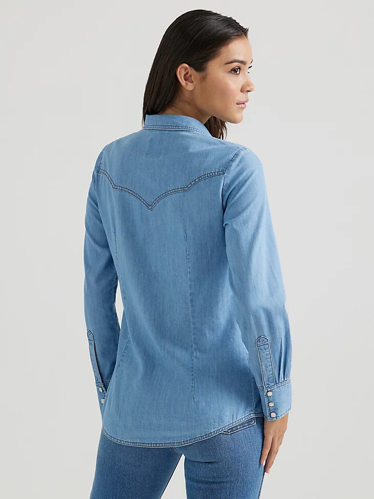 camisa vaquera wrangler x yellow rose by kendra scott con lavado medio