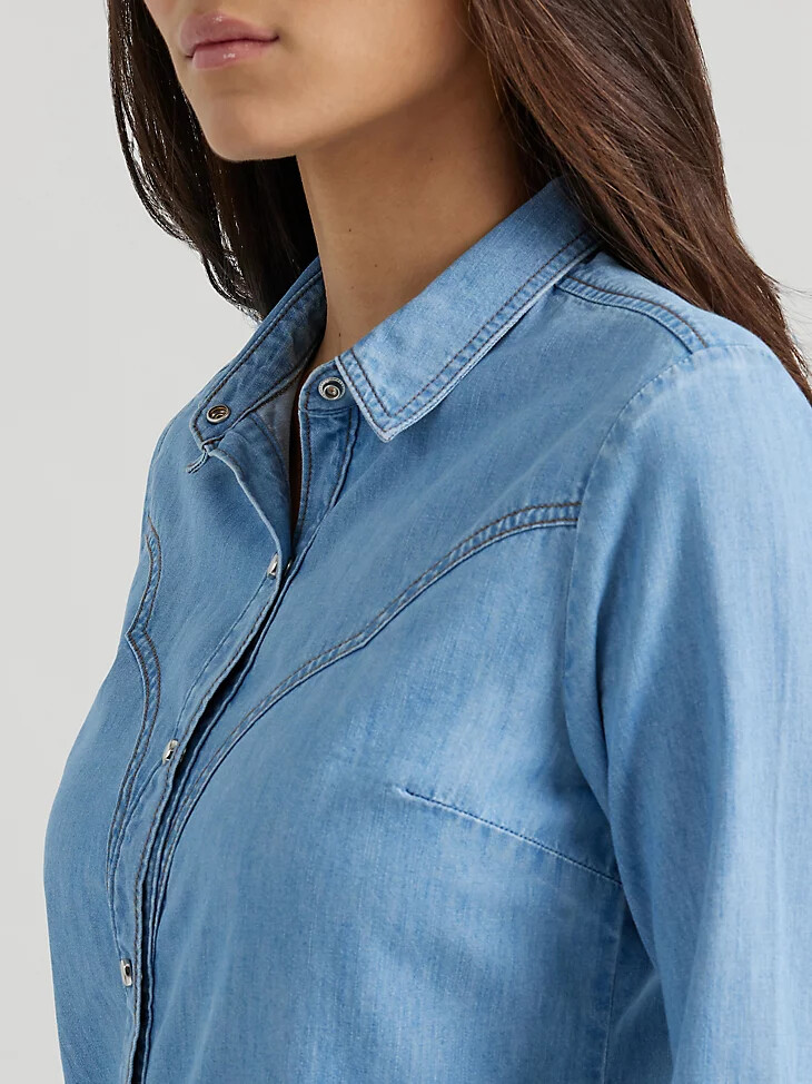 camisa vaquera wrangler x yellow rose by kendra scott con lavado medio
