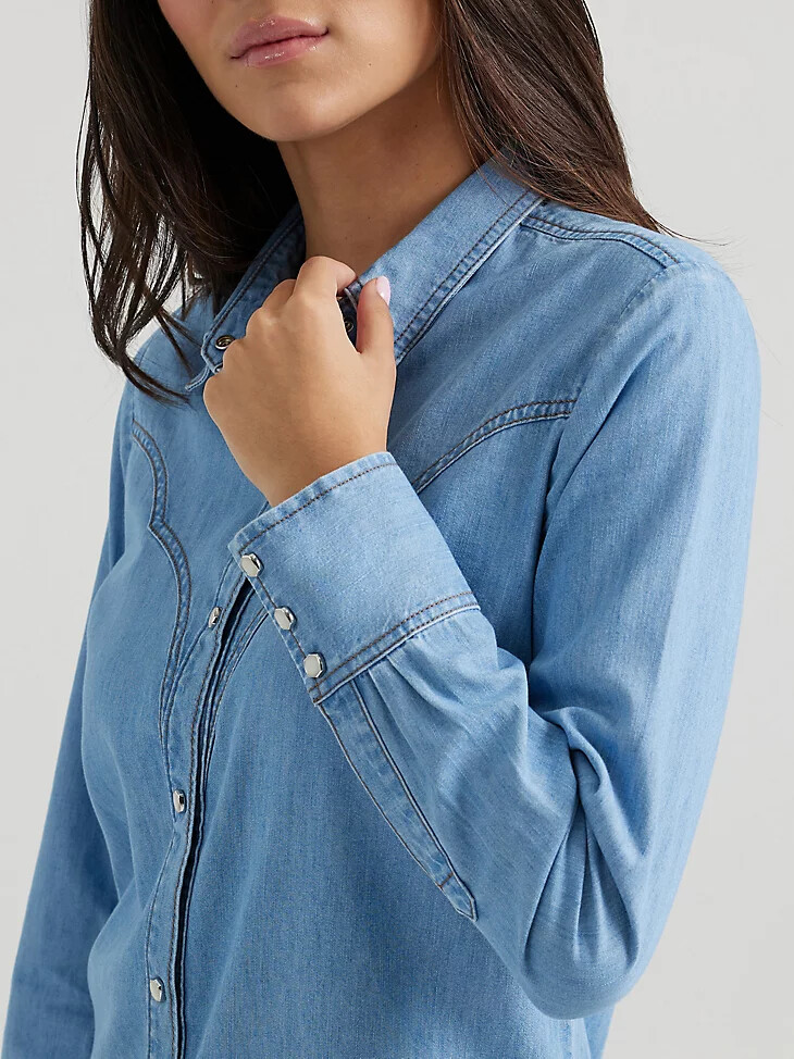 camisa vaquera wrangler x yellow rose by kendra scott con lavado medio