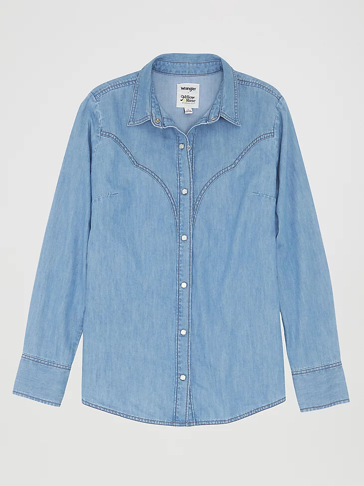 camisa vaquera wrangler x yellow rose by kendra scott con lavado medio