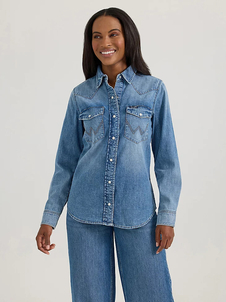 camisa vaquera clásica wrangler ajustada con broches estilo western para mujer lavado medio