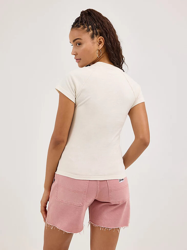 camiseta raglán encogida con logo para mujer en blanco susurro