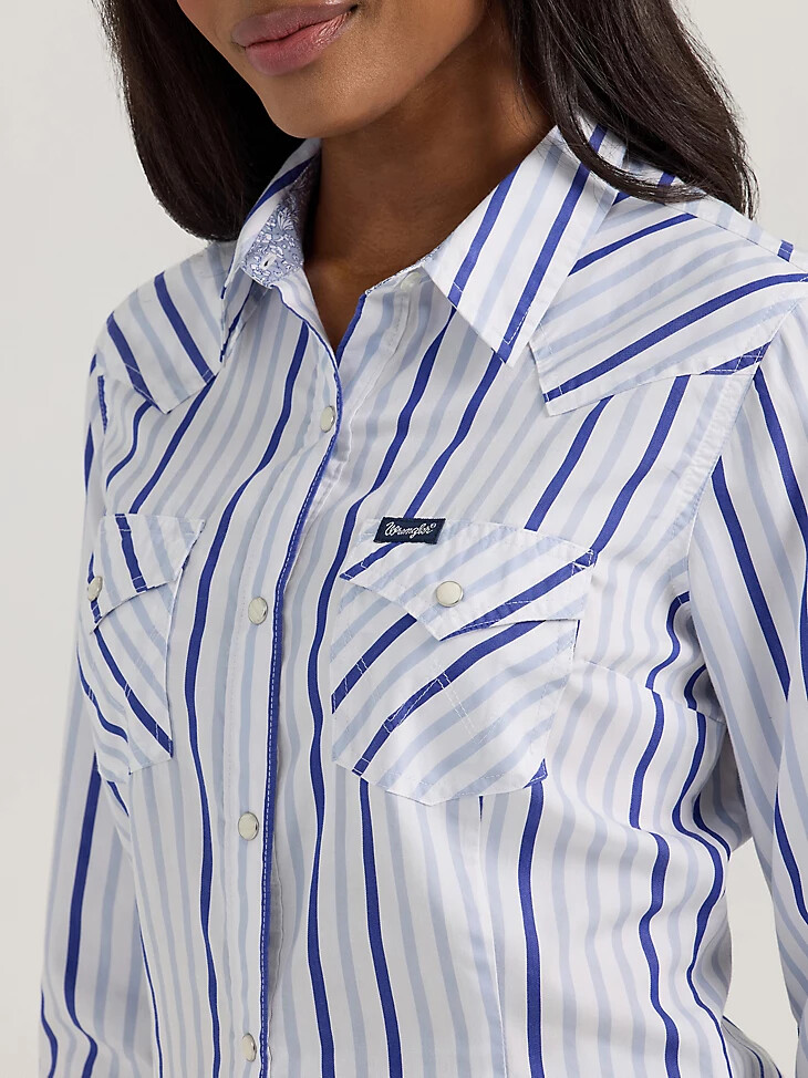 camisa vaquera wrangler para mujer con broches para todas las ocasiones y rayas azules en contraste