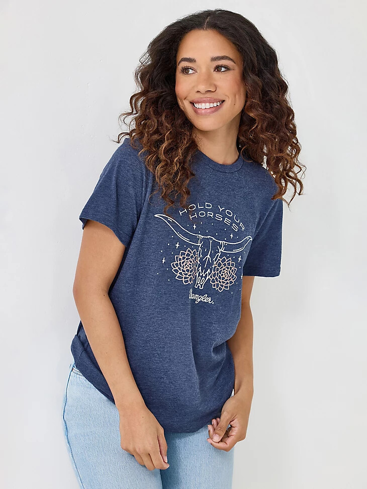 camiseta de mujer con calavera de buey y flores estilo azul marino