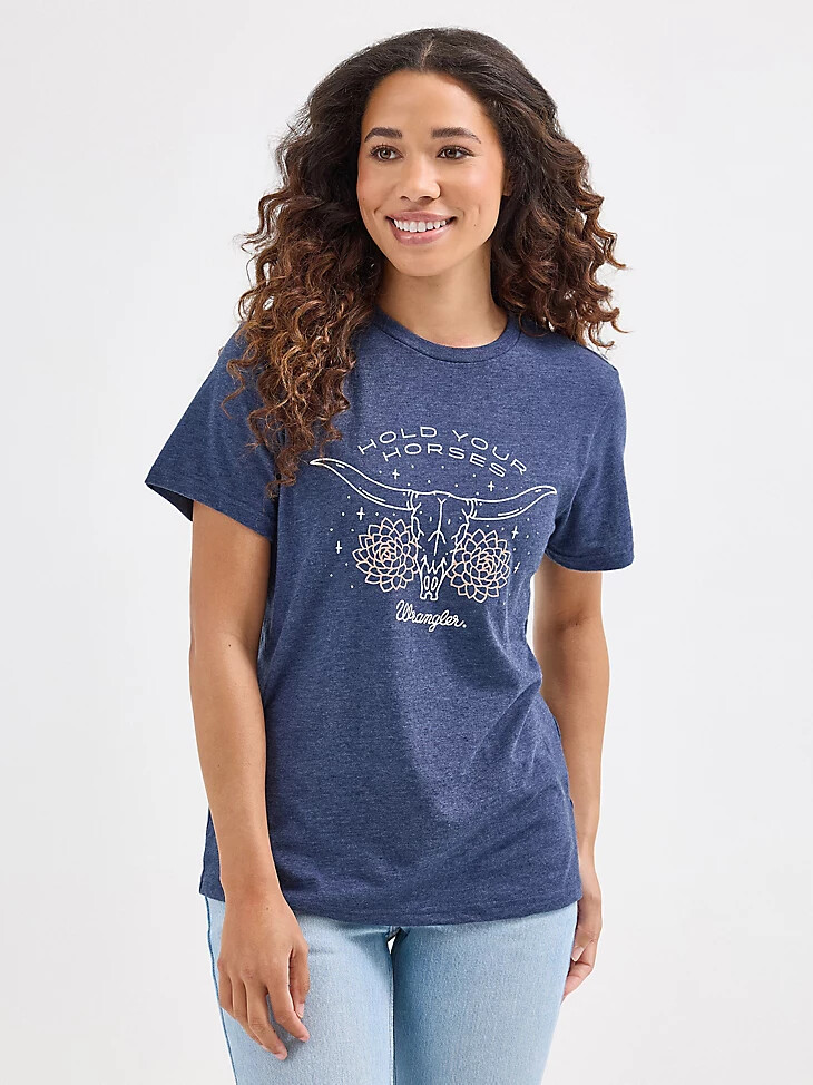 camiseta de mujer con calavera de buey y flores estilo azul marino