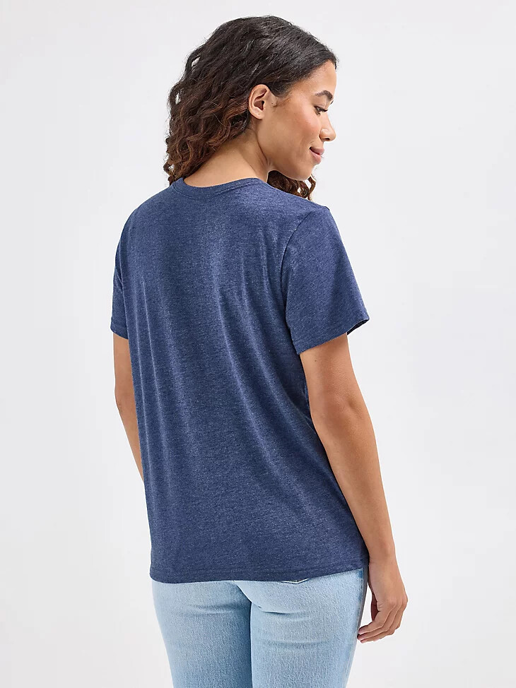 camiseta de mujer con calavera de buey y flores estilo azul marino
