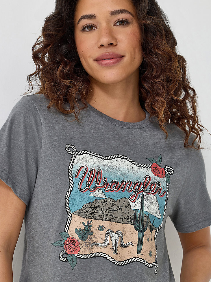 camiseta gráfica rope desert para mujer en color asfalto