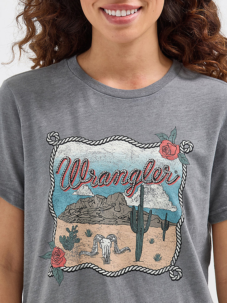 camiseta gráfica rope desert para mujer en color asfalto