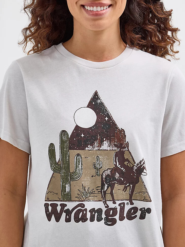 camiseta gráfica de aventura en el desierto para mujer lunar rock